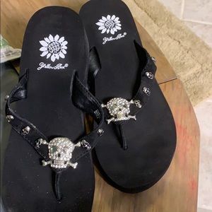 Yellow box sandals size 7 like new